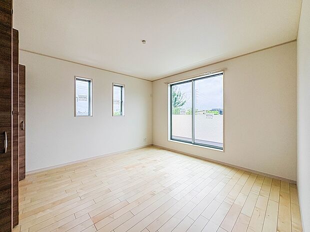 1号棟【Room-洋室6帖】  快適に過ごす条件は、一人ひとり違います。だからこそ飾り過ぎないシンプルな内装と偏り過ぎないデザインで統一しました。
