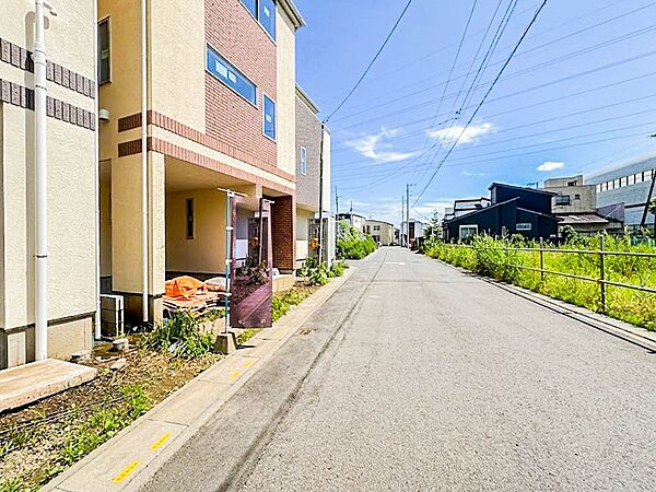 【前面道路6ｍ】車の通行が少ないので、静かな住環境を維持することができます。