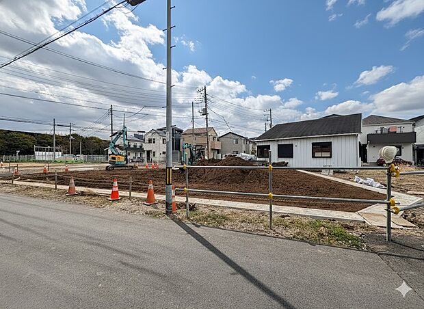 【外観】こちらの物件に少しでもご興味がありましたら、お気軽にお電話下さい。ネット上で「見えない物」「わからない事」でも、実際にご見学いただくことで、手に取るようにおわかりいただけるはずです。…