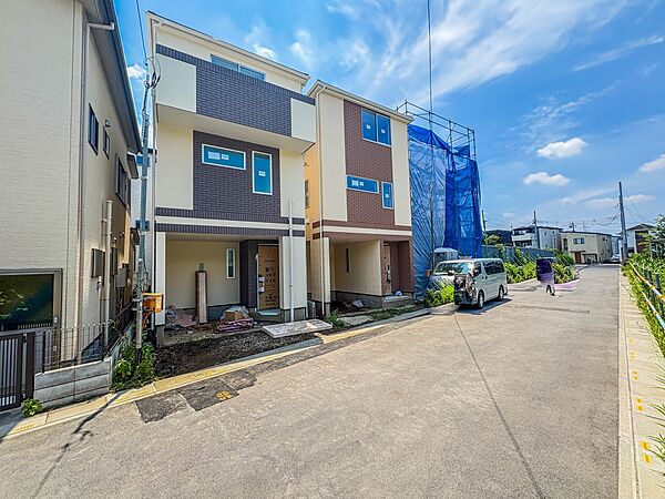 【外観】家族の温かさと陽光の暖かさ、楽しい毎日と明るい未来を予感させる「空間が織り成すひとつ先の住み心地」を演出します。