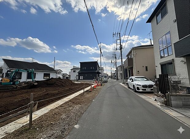 【前面道路】車の通行が少ないので、静かな住環境を維持することができます。