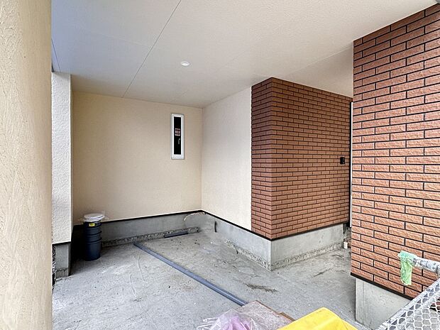 【駐車場】毎日の生活にマイカーが必須という方は、購入を検討する際、駐車場があることは大事な条件です。毎日の通勤や家族の送迎、買い物やお出かけなどクルマのある暮らしを満喫したい方は要チェック。…