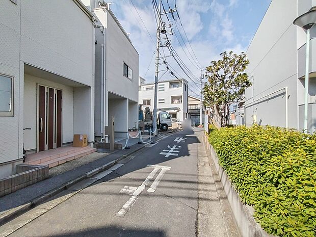 2号棟【前面道路】車の通行が少ないので、静かな住環境を維持することができます。