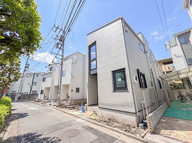 1号棟【前面道路4m】車の通行が少ないので、静かな住環境を維持することができます。