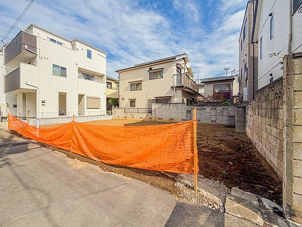 【外観】こちらの物件に少しでもご興味がありましたら、お気軽にお電話下さい。ネット上で「見えない物」「わからない事」でも、実際にご見学いただくことで、手に取るようにおわかりいただけるはずです。…