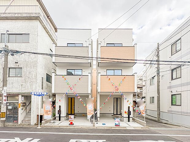 2号棟【外観】こちらの物件が少しでも気になるようでしたら、お気軽にお問合せください。人生でいちばん大きなお買い物ですので、ゆっくりご見学ください。ネット上の画像と実際の見学では、リアル感がま…