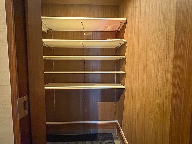 こちらの物件が少しでも気になるようでしたら、お気軽にお問合せください。人生でいちばん大きなお買い物ですので、ゆっくりご見学ください。ネット上の画像と実際の見学では、リアル感がまるで違います。…