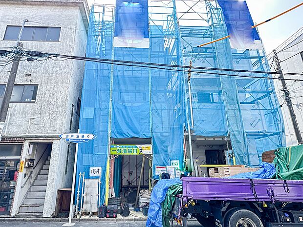 1号棟【外観】家族の温かさと陽光の暖かさ、楽しい毎日と明るい未来を予感させる「空間が織り成すひとつ先の住み心地」を演出します。