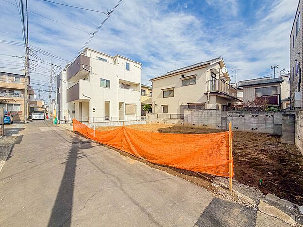 【前面道路-幅員約4.0m-】車の通行が少ないので、静かな住環境を維持することができます。