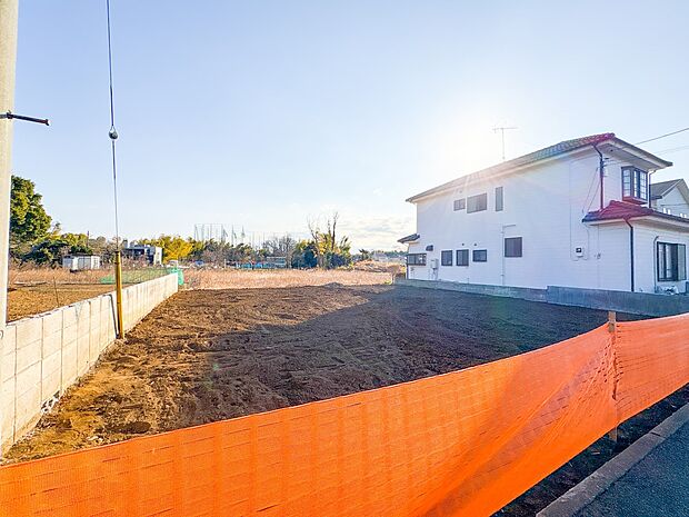 【外観】こちらの物件に少しでもご興味がありましたら、お気軽にお電話下さい。ネット上で「見えない物」「わからない事」でも、実際にご見学いただくことで、手に取るようにおわかりいただけるはずです。…