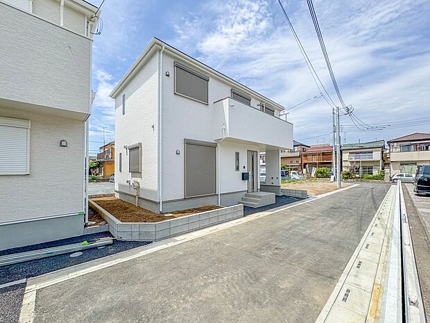 3号棟【前面道路4M】車の通行が少ないので、静かな住環境を維持することができます。
