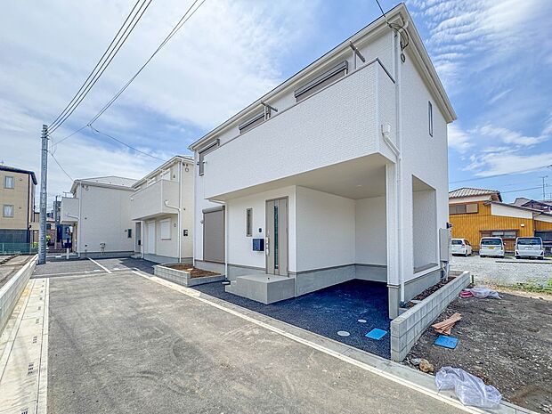【外観】こちらの物件に少しでもご興味がありましたら、お気軽にお電話下さい。ネット上で「見えない物」「わからない事」でも、実際にご見学いただくことで、手に取るようにおわかりいただけるはずです。…
