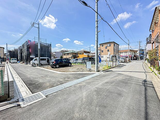 【前面道路4m】車の通行が少ないので、静かな住環境を維持することができます。