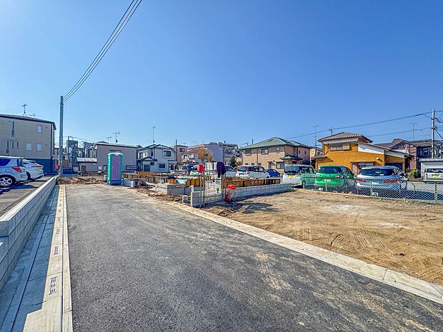 【前面道路4m】車の通行が少ないので、静かな住環境を維持することができます。