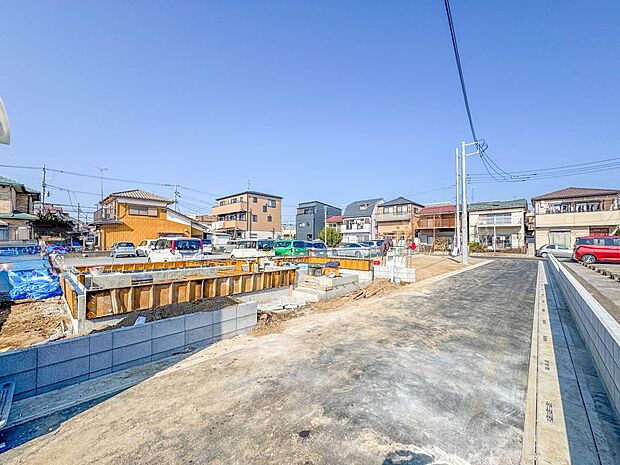 【前面道路4m】車の通行が少ないので、静かな住環境を維持することができます。