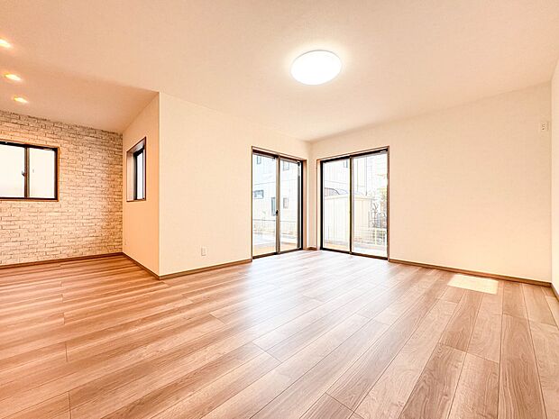 【LDK19.3帖】忙しい朝でも家族揃って食事をしたいゆとりあるダイニングスペース。