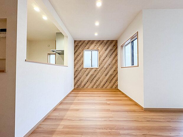 【LDK19帖】忙しい朝でも家族揃って食事をしたいゆとりあるダイニングスペース。