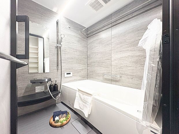 【浴室】一日の疲れを癒してくれるお風呂空間。使いやすさと上質な質感を両立して、単なる習慣から特別な時間に変わるはず。