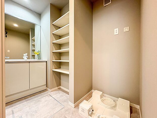 【ランドリースペース】毎日出る洗濯物を設置するクリーンなスペースです。