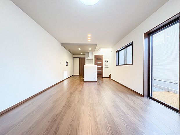 【LDK17.1帖】  整然とした空間演出、快適な理想の暮らしの実現は家のみの拘りではなく、そこで暮らす方々にとって素敵な環境であることも挙げられると思います。四季折々の変化が奏でる鼓動を楽…