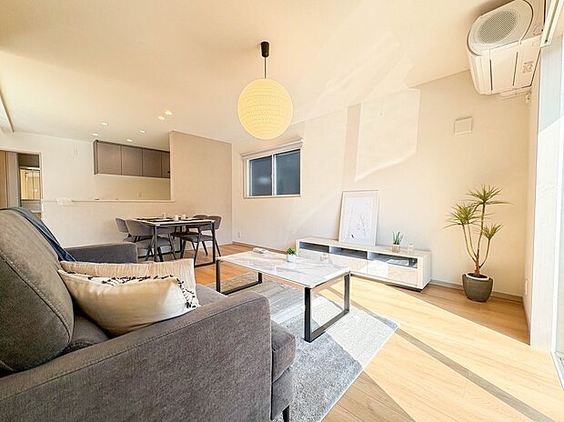 【LDK20帖】 整然とした空間演出、快適な理想の暮らしの実現は家のみの拘りではなく、そこで暮らす方々にとって素敵な環境であることも挙げられると思います。四季折々の変化が奏でる鼓動を楽しん…