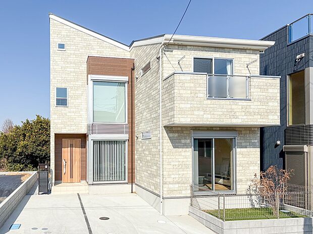 【外観】家は一生のお買物。自分ならではの家族ならではの、家にしたい。書斎を設ける。子どものプレイングルームを設ける。趣味のオーディオルームを設置する。夢を追うオンリーワンの家です。