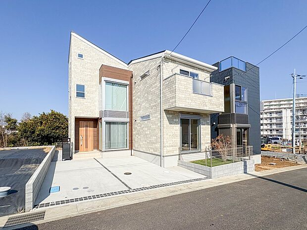 【外観】家族の温かさと陽光の暖かさ、楽しい毎日と明るい未来を予感させる「空間が織り成すひとつ先の住み心地」を演出します。