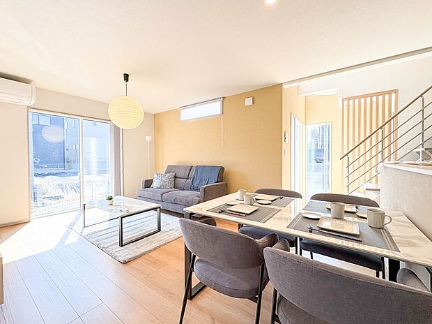 【LDK20帖】インテリアショップで見掛けた「あの家具」も置ける、ゆったりとした空間。時に広さが上質な寛ぎの時間になる事も。