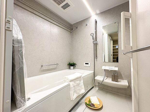 【浴室】一日の疲れを癒してくれるお風呂空間。使いやすさと上質な質感を両立して、単なる習慣から特別な時間に変わるはず。