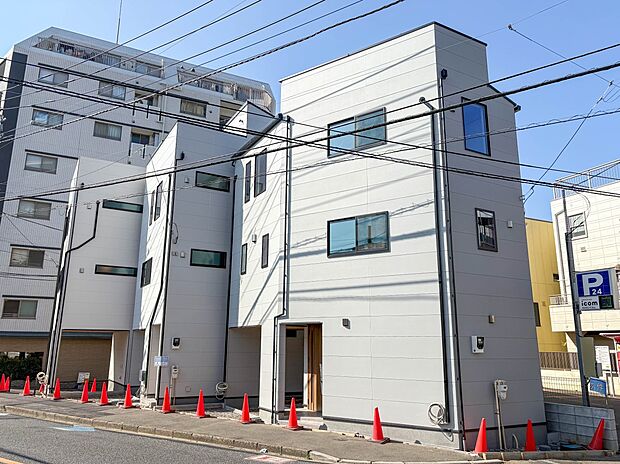 【外観】家族の温かさと陽光の暖かさ、楽しい毎日と明るい未来を予感させる「空間が織り成すひとつ先の住み心地」を演出します。