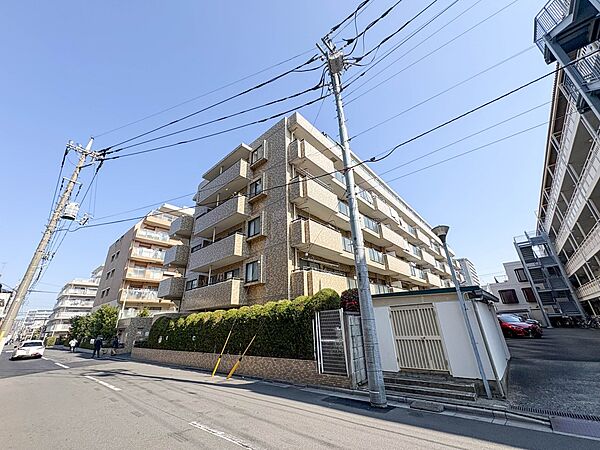 【前面道路と外観】少しでも気になるようでしたら、お気軽にお問合せください。