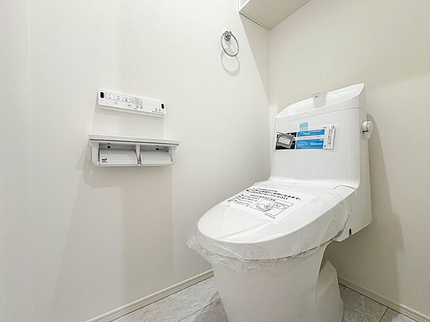 【トイレ】トイレ・ウォシュレット付。快適で衛生的な洗浄機能付温水シャワートイレです。