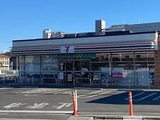 コンビニ 317m セブンイレブン上尾中分1丁目店(セブンイレブンは近くて便利を掲げています。近くとは、心の近さ。便利とはモノが期待以上の品質でお客さまに届くこと。セブン銀行など新しいサービ…