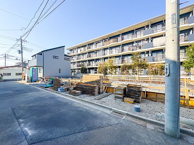 【外観】こちらの物件に少しでもご興味がありましたら、お気軽にお電話下さい。ネット上で「見えない物」「わからない事」でも、実際にご見学いただくことで、手に取るようにおわかりいただけるはずです。…