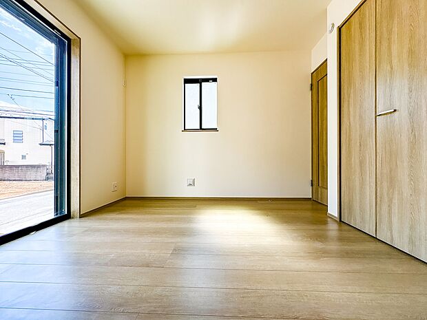 【洋室5帖】部屋の快適性を追求していくと、内装はシンプルになります。そしてポイント、ポイントにアクセントをつけて、リズムをつくる。シンプルな内装とは、リズミカルな内装と気づきます。