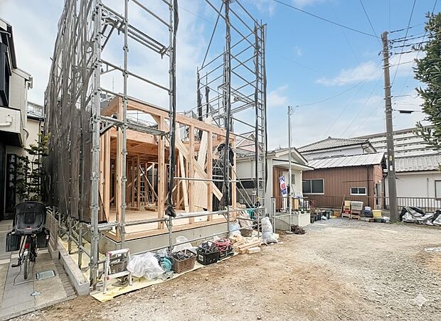 家は一生のお買物。自分ならではの家族ならではの、家にしたい。書斎を設ける。子どものプレイングルームを設ける。趣味のオーディオルームを設置する。夢を追うオンリーワンの家です。現在建築中につき完…