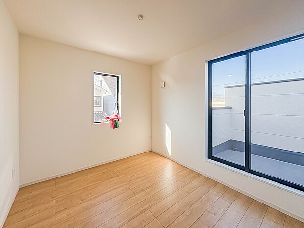 【寝室】シンプルな内装はおしゃれのポイントです。シンプルは華美より飽きがこないからです。色や模様でおしゃれ感をだす。それがシンプルイズビューティーです。