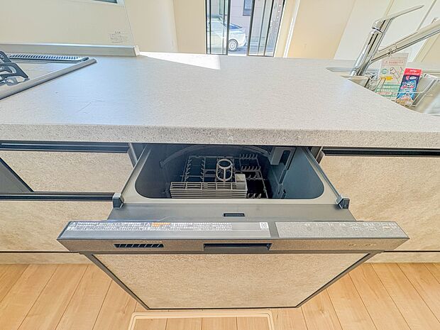 【食洗器】食器洗いの時間を浮かせて、他のことにあてられます。