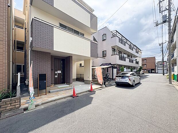 ここから始まる「日常」はご家族にとってかけがえのない時間となります。少しでも豊かに、快適に。そんな想いから本邸宅は生まれました。