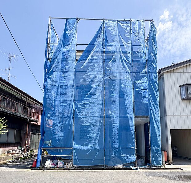【外観】家族の温かさと陽光の暖かさ、楽しい毎日と明るい未来を予感させる「空間が織り成すひとつ先の住み心地」を演出します。