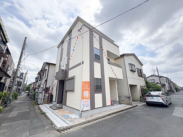 【外観】こちらの物件に少しでもご興味がありましたら、お気軽にお電話下さい。ネット上で「見えない物」「わからない事」でも、実際にご見学いただくことで、手に取るようにおわかりいただけるはずです。…