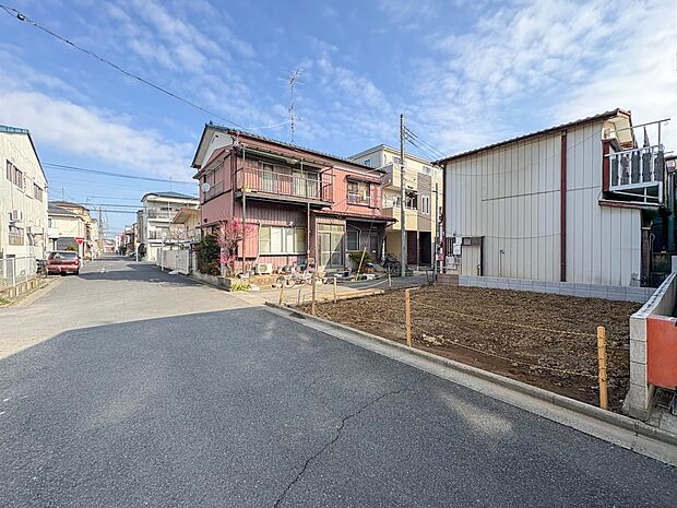 【前面道路】車の通行が少ないので、静かな住環境を維持することができます。