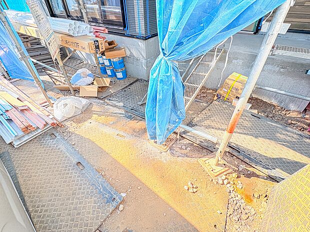 【駐車場】カースペース2台可/駐輪スペース。広々カースペースです。自転車、バイクなども置き場に困りません。