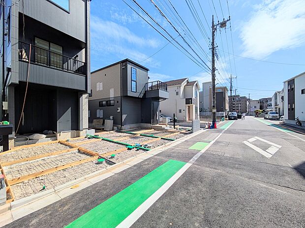 【前面道路】車の通行が少ないので、静かな住環境を維持することができます。
