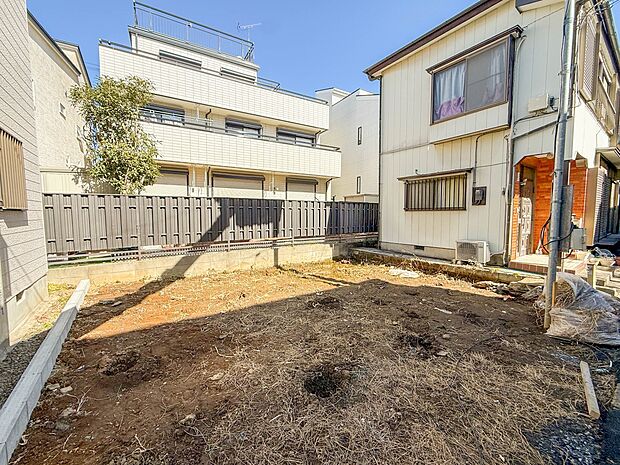 【現地土地写真】車の通行が少ないので、静かな住環境を維持することができます。