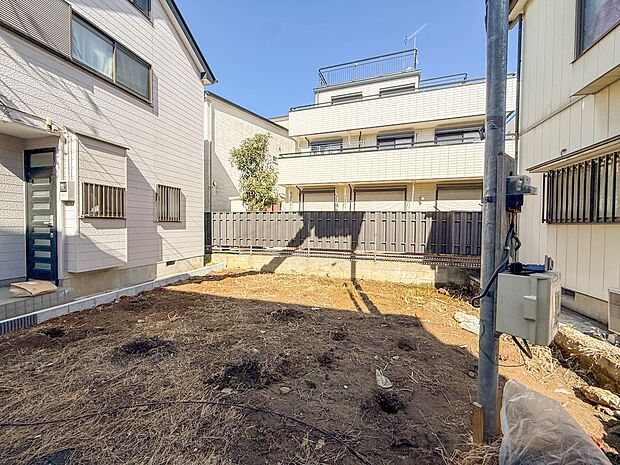 【現地土地写真】車の通行が少ないので、静かな住環境を維持することができます。