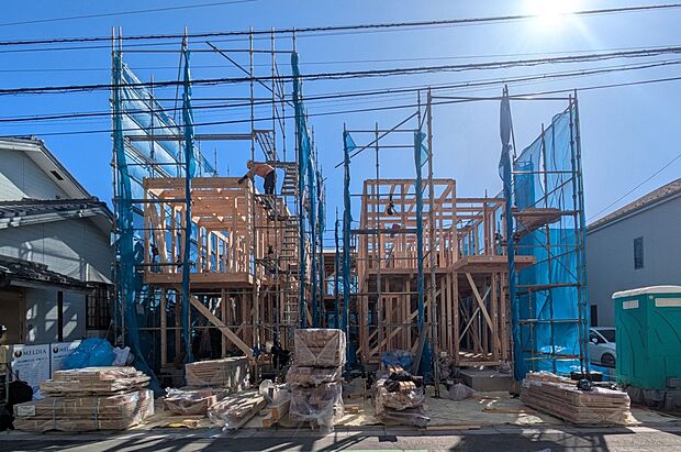 【駐車場】毎日の生活にマイカーが必須という方は、購入を検討する際、駐車場があることは大事な条件です。毎日の通勤や家族の送迎、買い物やお出かけなどクルマのある暮らしを満喫したい方は要チェック。…