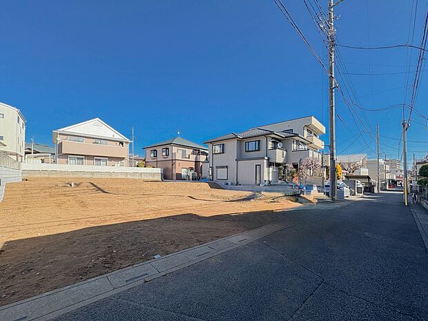 【前面道路】車の通行が少ないので、静かな住環境を維持することができます。