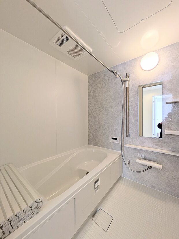 【Bathroom】一日の疲れを癒してくれるお風呂空間。使いやすさと上質な質感を両立して、単なる習慣から特別な時間に変わるはず。