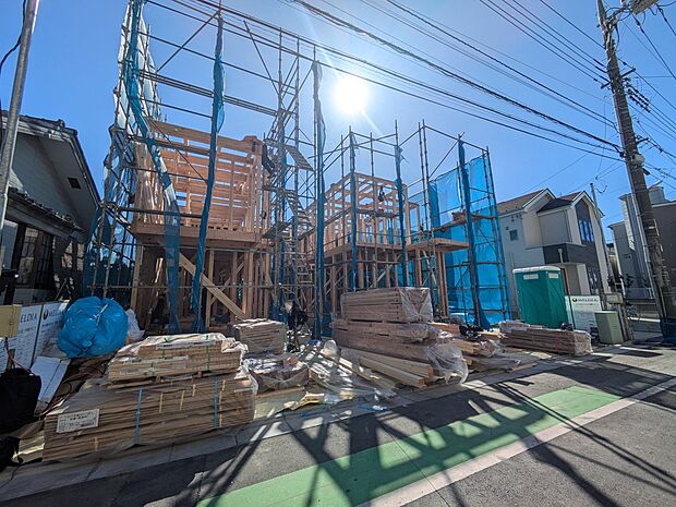 【外観】ここから始まる「日常」はご家族にとってかけがえのない時間となります。少しでも豊かに、快適に。そんな想いから本邸宅は生まれました。　